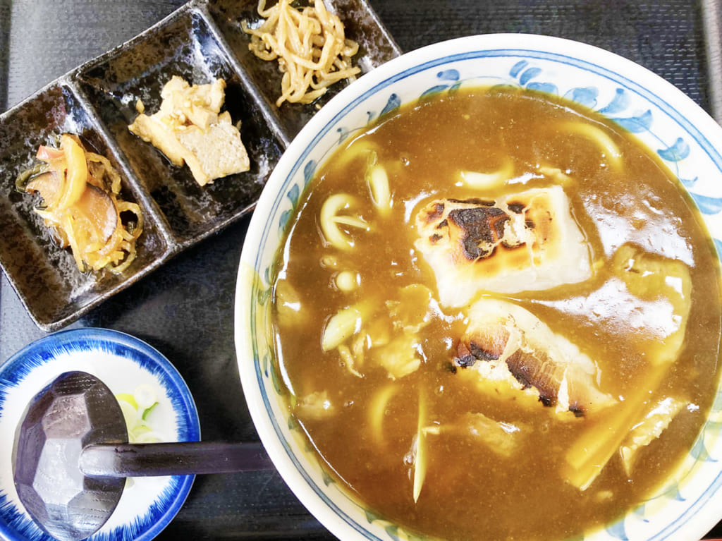 『そば大村庵』の餅入りのカレー南蛮「怪力うどん」