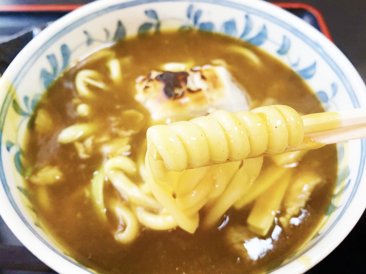 ランチ限定！大村庵の「怪力うどん」はモチモチ・スパイシー♪