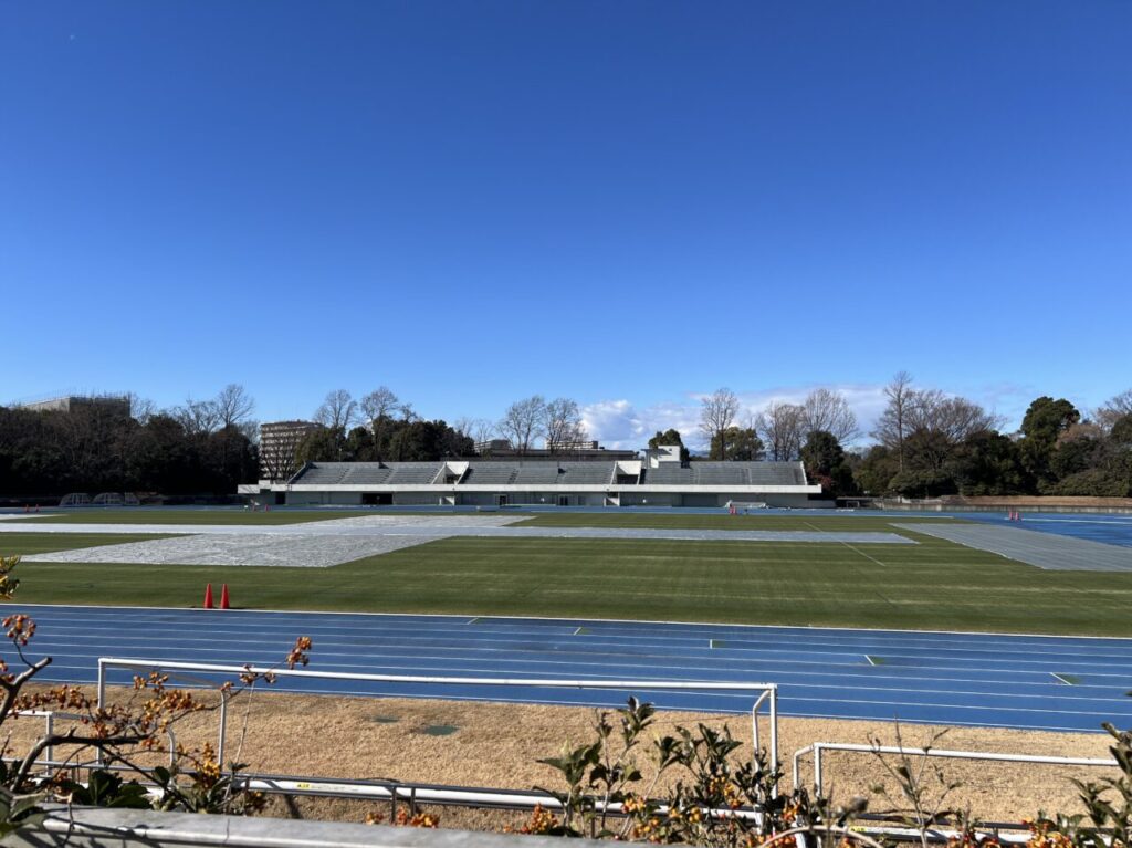 多摩東公園の陸上競技場