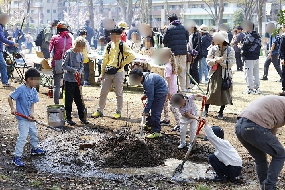 多摩中央公園の遊びの森で開催されるプレーパーク、前回の写真