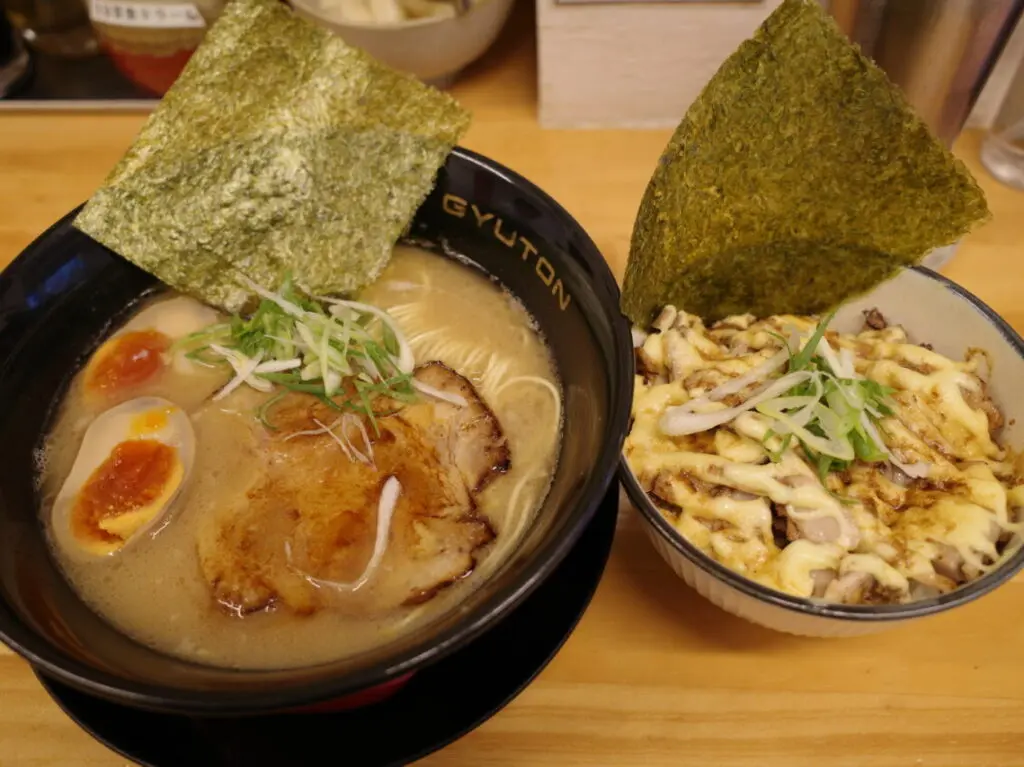 味玉ラーメン、チャーシュー丼