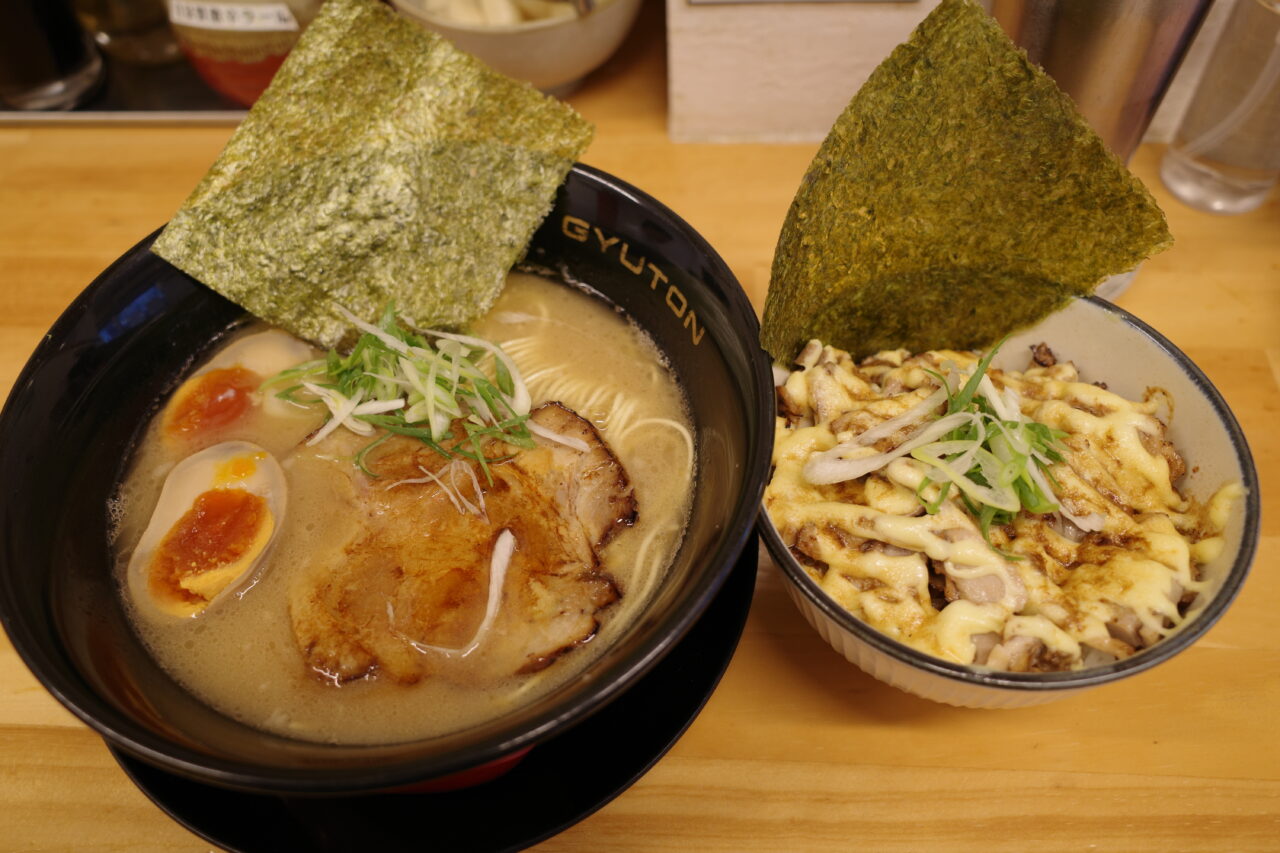 味玉ラーメン、チャーシュー丼