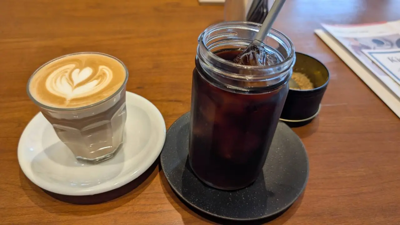 latte graphicのカフェラテとアイスコーヒー