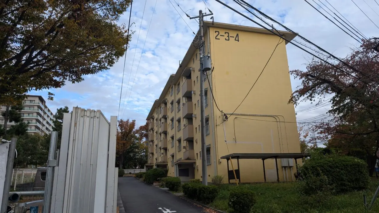 【多摩市】建替に向けた、多摩ニュータウン諏訪団地4棟の解体工事が開始されるそうです。