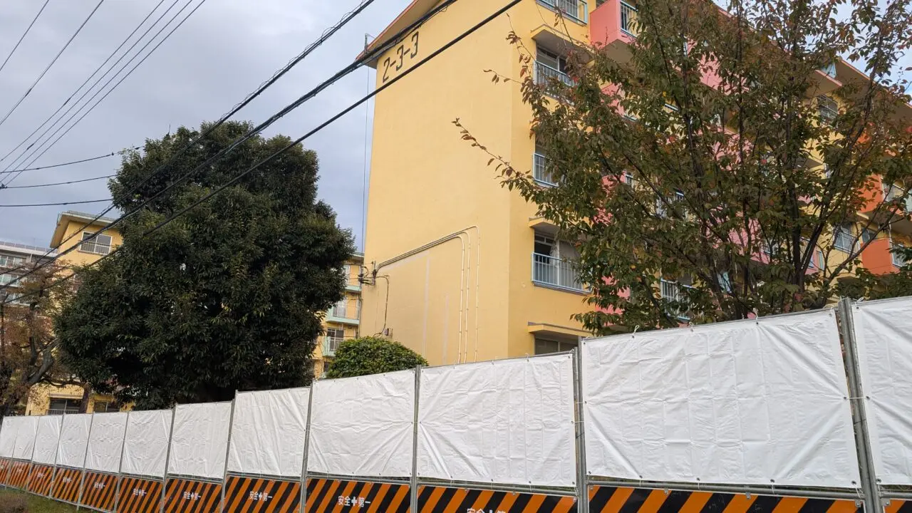 【多摩市】建替に向けた、多摩ニュータウン諏訪団地4棟の解体工事が開始されるそうです。