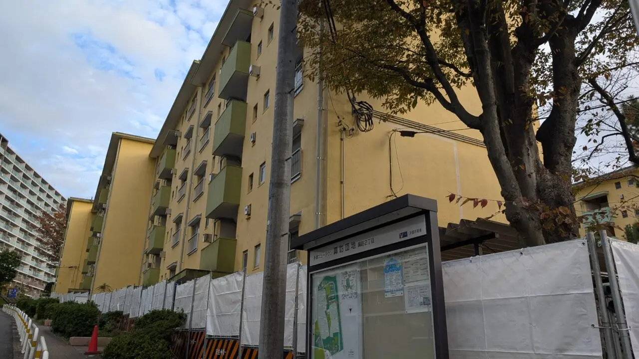 【多摩市】建替に向けた、多摩ニュータウン諏訪団地4棟の解体工事が開始されるそうです。