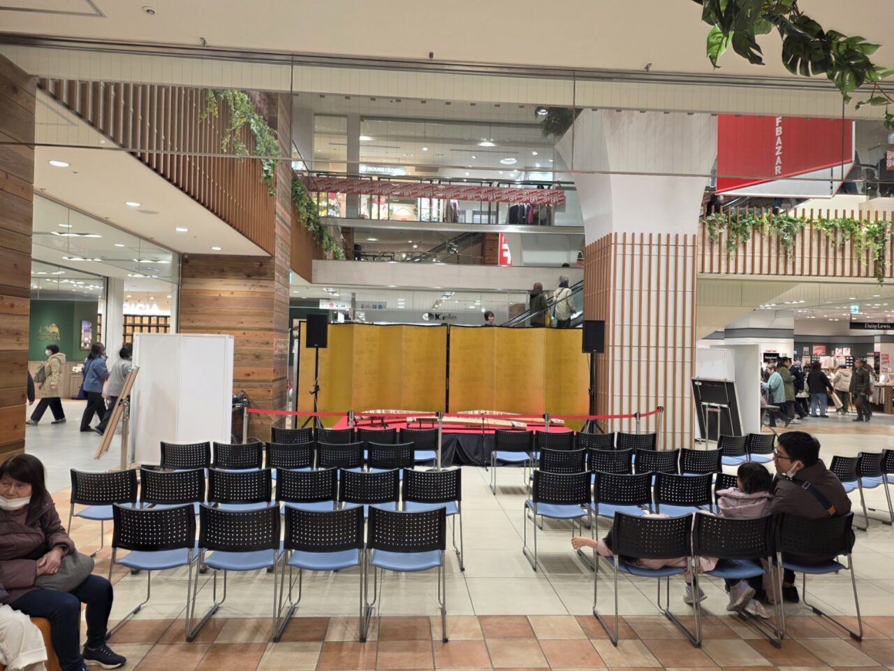 似顔絵プレゼントの会場となる聖蹟桜ケ丘SCB館2階センターコート