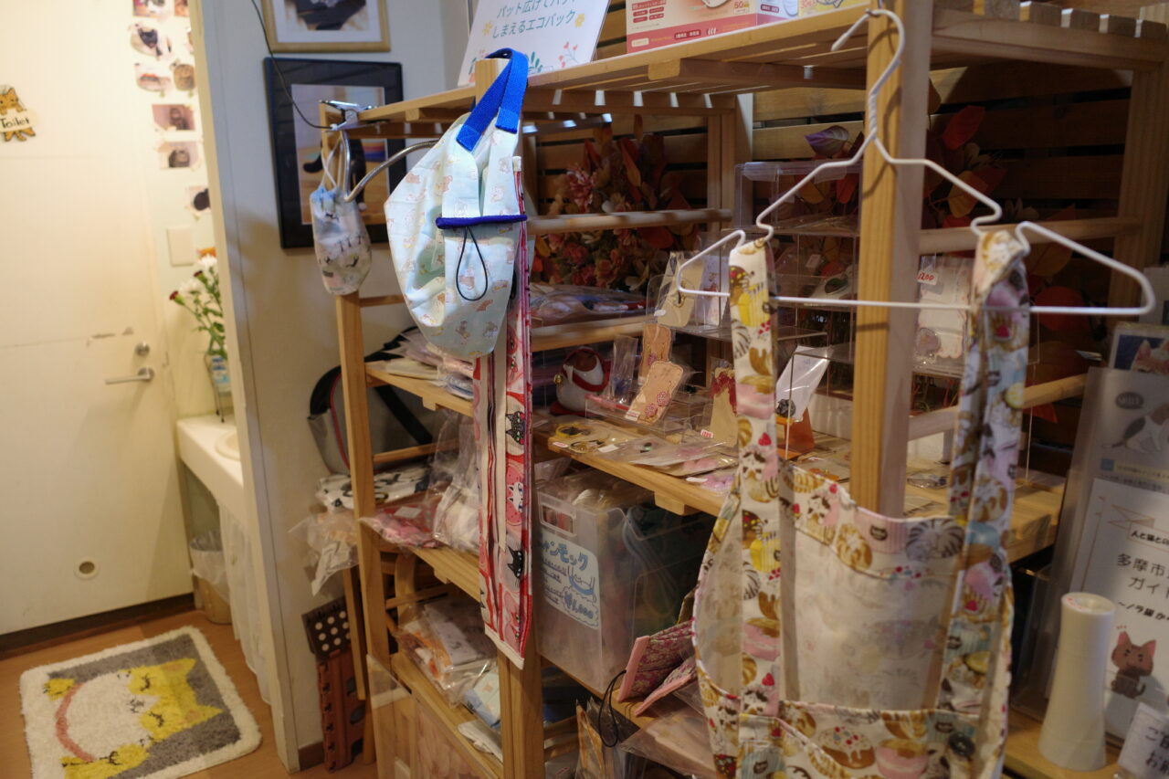 たまねこで販売されている猫関連グッズ