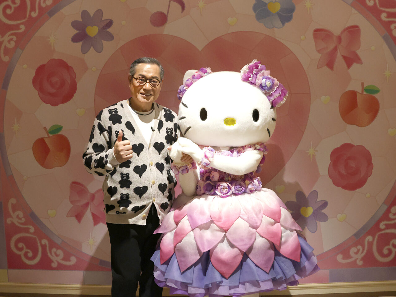 レディキティハウス_ハローキティとのグリーティングの様子